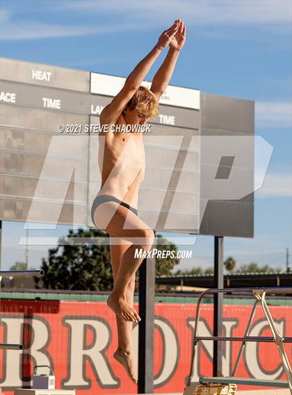 Thumbnail 2 in AIA Division I,III Diving Semifinals photogallery.
