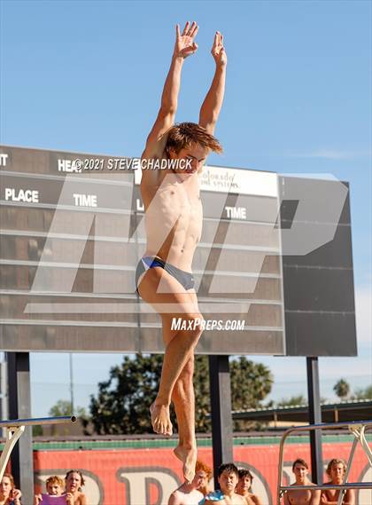 Thumbnail 1 in AIA Division I,III Diving Semifinals photogallery.