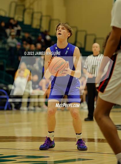 Thumbnail 3 in Port Washington vs. Syosset (NYSPHSAA Section 8 Class 2A Semifinal) photogallery.