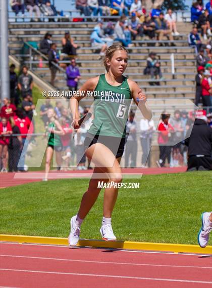 Thumbnail 1 in CHSAA 5A State Championships (4 x 800 Final) photogallery.
