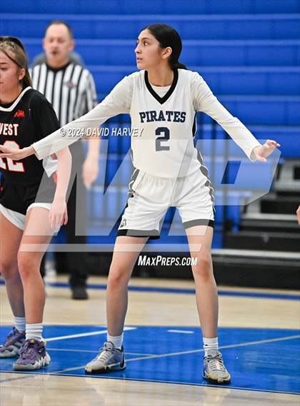 Thumbnail 3 in Denver West vs Alameda photogallery.