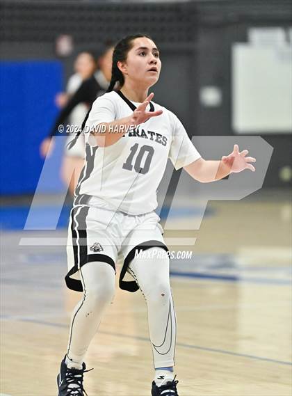 Thumbnail 2 in Denver West vs Alameda photogallery.