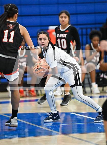 Thumbnail 3 in Denver West vs Alameda photogallery.