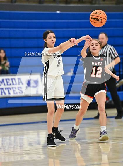 Thumbnail 3 in Denver West vs Alameda photogallery.