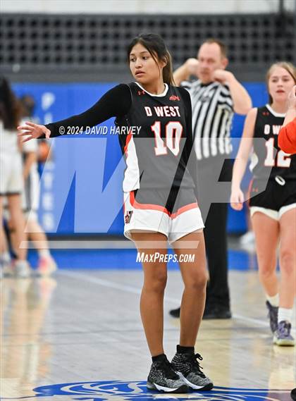 Thumbnail 3 in Denver West vs Alameda photogallery.
