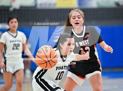 Thumbnail 2 in Denver West vs Alameda photogallery.