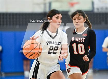 Thumbnail 3 in Denver West vs Alameda photogallery.