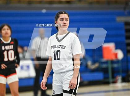 Thumbnail 3 in Denver West vs Alameda photogallery.
