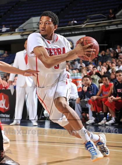 Thumbnail 1 in Serra vs. Lutheran (CIF DIV 4AA Final) photogallery.