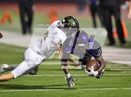 Thumbnail 3 in Navarro vs Rockport-Fulton (UIL 4A Regional Playoff) photogallery.