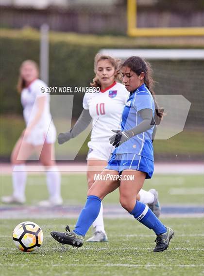 Thumbnail 3 in St. Ignatius vs Presentation photogallery.