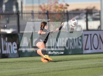 Thumbnail 3 in American Fork vs. Skyridge (UHSAA 6A Semifinal) photogallery.