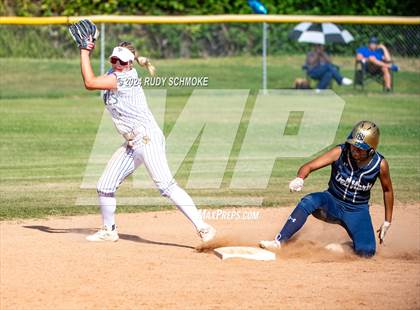 Thumbnail 2 in Del Norte @ San Pasqual photogallery.