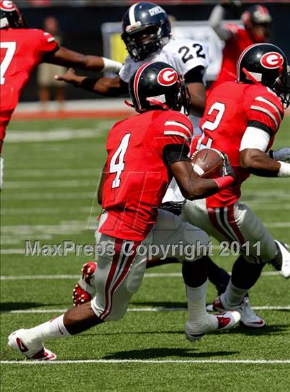 Thumbnail 3 in Dwyer vs. Glenville (Kirk Herbstreit National Kickoff Classic) photogallery.