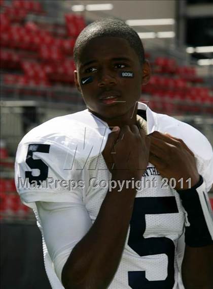Thumbnail 3 in Dwyer vs. Glenville (Kirk Herbstreit National Kickoff Classic) photogallery.
