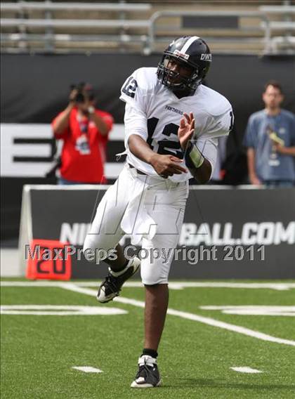 Thumbnail 1 in Dwyer vs. Glenville (Kirk Herbstreit National Kickoff Classic) photogallery.