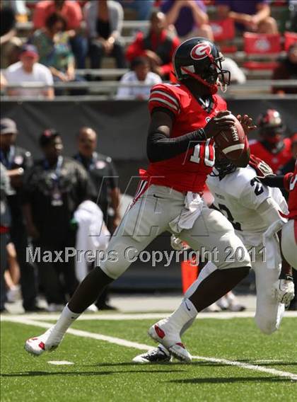 Thumbnail 2 in Dwyer vs. Glenville (Kirk Herbstreit National Kickoff Classic) photogallery.