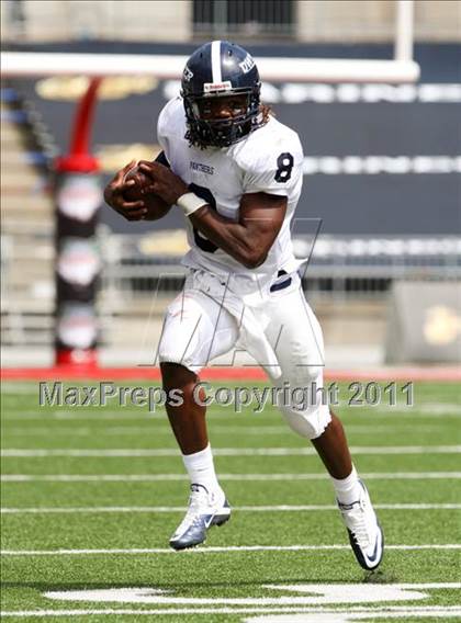 Thumbnail 3 in Dwyer vs. Glenville (Kirk Herbstreit National Kickoff Classic) photogallery.