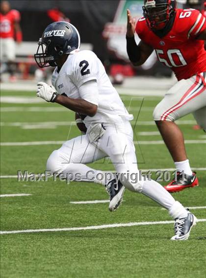 Thumbnail 2 in Dwyer vs. Glenville (Kirk Herbstreit National Kickoff Classic) photogallery.