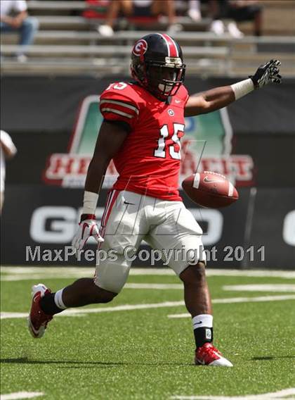 Thumbnail 2 in Dwyer vs. Glenville (Kirk Herbstreit National Kickoff Classic) photogallery.