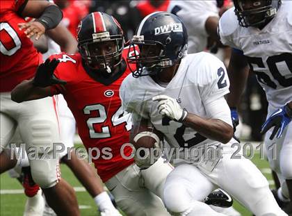 Thumbnail 3 in Dwyer vs. Glenville (Kirk Herbstreit National Kickoff Classic) photogallery.