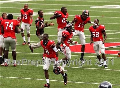 Thumbnail 1 in Dwyer vs. Glenville (Kirk Herbstreit National Kickoff Classic) photogallery.