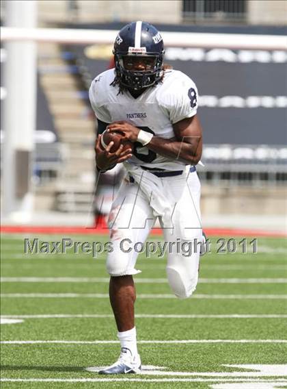 Thumbnail 1 in Dwyer vs. Glenville (Kirk Herbstreit National Kickoff Classic) photogallery.