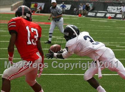 Thumbnail 3 in Dwyer vs. Glenville (Kirk Herbstreit National Kickoff Classic) photogallery.