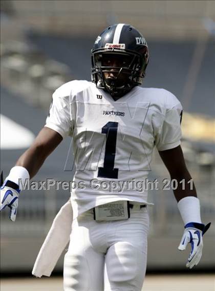 Thumbnail 1 in Dwyer vs. Glenville (Kirk Herbstreit National Kickoff Classic) photogallery.