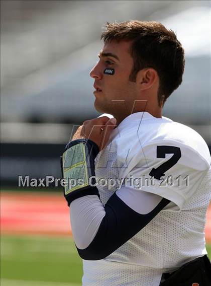 Thumbnail 1 in Dwyer vs. Glenville (Kirk Herbstreit National Kickoff Classic) photogallery.