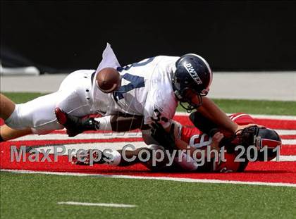 Thumbnail 2 in Dwyer vs. Glenville (Kirk Herbstreit National Kickoff Classic) photogallery.