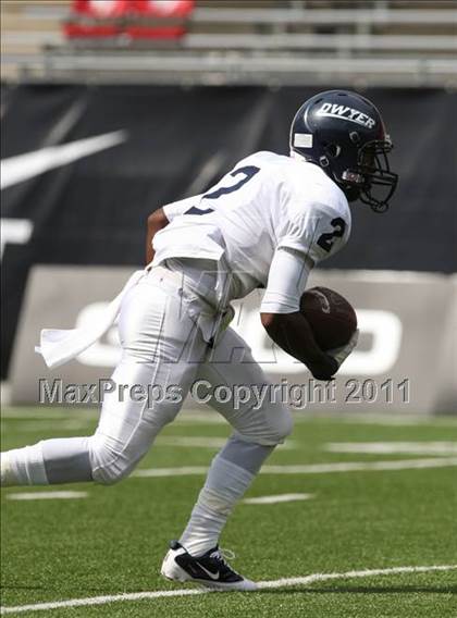 Thumbnail 1 in Dwyer vs. Glenville (Kirk Herbstreit National Kickoff Classic) photogallery.