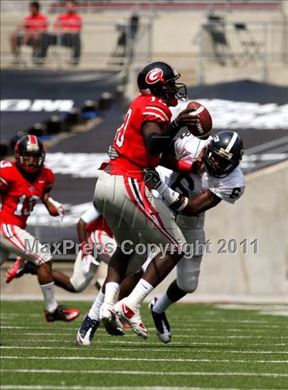 Thumbnail 2 in Dwyer vs. Glenville (Kirk Herbstreit National Kickoff Classic) photogallery.