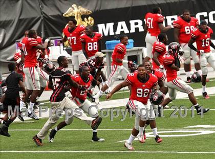Thumbnail 2 in Dwyer vs. Glenville (Kirk Herbstreit National Kickoff Classic) photogallery.