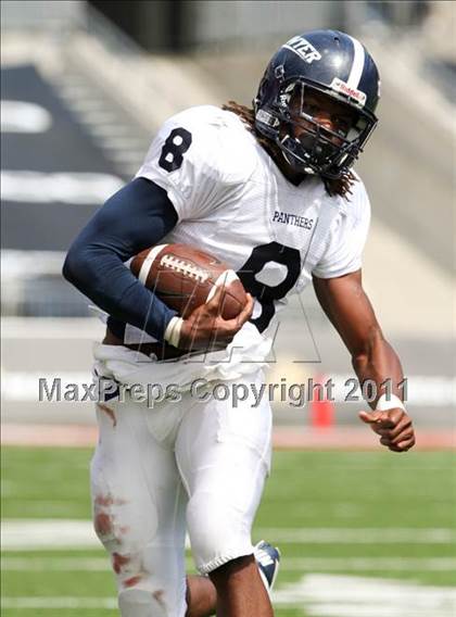 Thumbnail 1 in Dwyer vs. Glenville (Kirk Herbstreit National Kickoff Classic) photogallery.