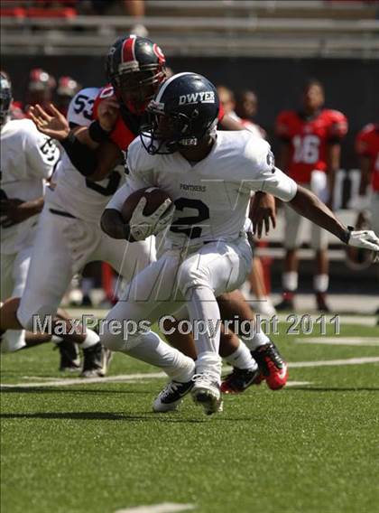 Thumbnail 2 in Dwyer vs. Glenville (Kirk Herbstreit National Kickoff Classic) photogallery.