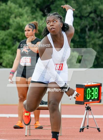 Thumbnail 1 in UIL 2A Girls Track & Field Finals photogallery.
