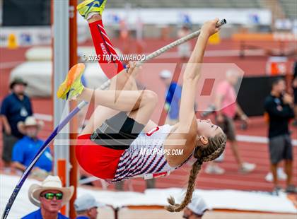 Thumbnail 1 in UIL 2A Girls Track & Field Finals photogallery.