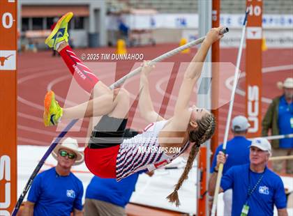 Thumbnail 2 in UIL 2A Girls Track & Field Finals photogallery.