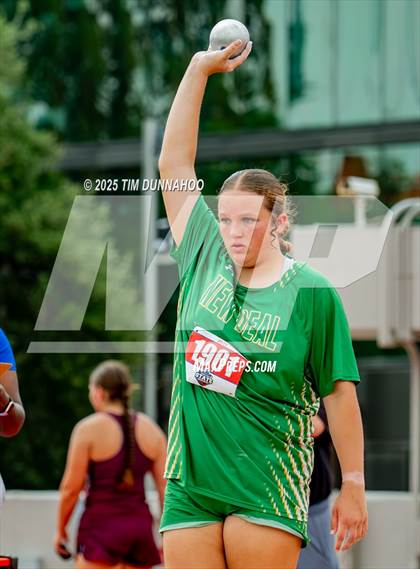 Thumbnail 3 in UIL 2A Girls Track & Field Finals photogallery.