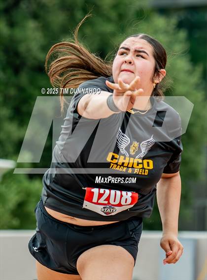 Thumbnail 2 in UIL 2A Girls Track & Field Finals photogallery.