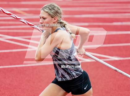Thumbnail 2 in UIL 2A Girls Track & Field Finals photogallery.