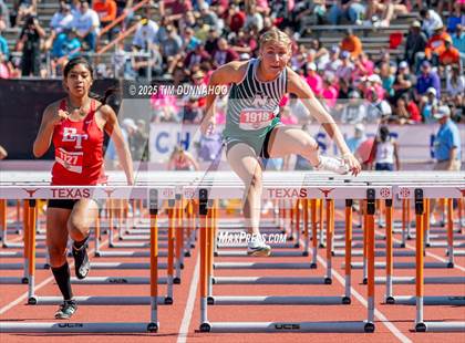 Thumbnail 3 in UIL 2A Girls Track & Field Finals photogallery.