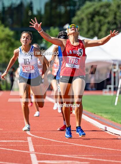 Thumbnail 2 in UIL 2A Girls Track & Field Finals photogallery.