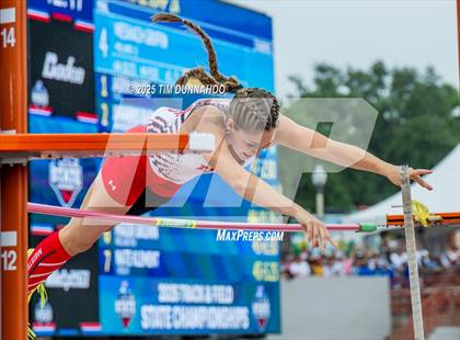Thumbnail 1 in UIL 2A Girls Track & Field Finals photogallery.