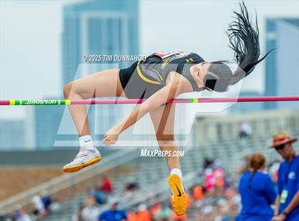 Thumbnail 2 in UIL 2A Girls Track & Field Finals photogallery.