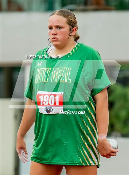 Thumbnail 2 in UIL 2A Girls Track & Field Finals photogallery.