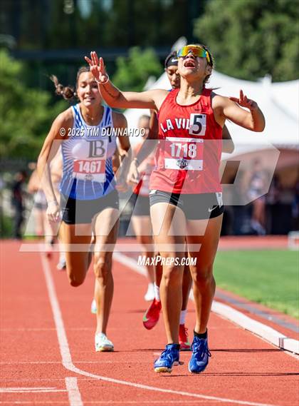 Thumbnail 3 in UIL 2A Girls Track & Field Finals photogallery.