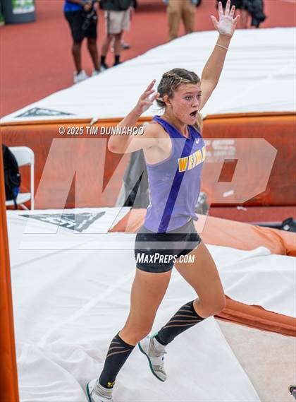 Thumbnail 1 in UIL 2A Girls Track & Field Finals photogallery.
