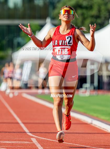 Thumbnail 2 in UIL 2A Girls Track & Field Finals photogallery.